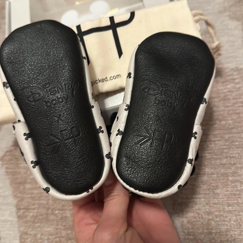 Freshly Picked Minnie bow moccasins - Picture 5 of 6